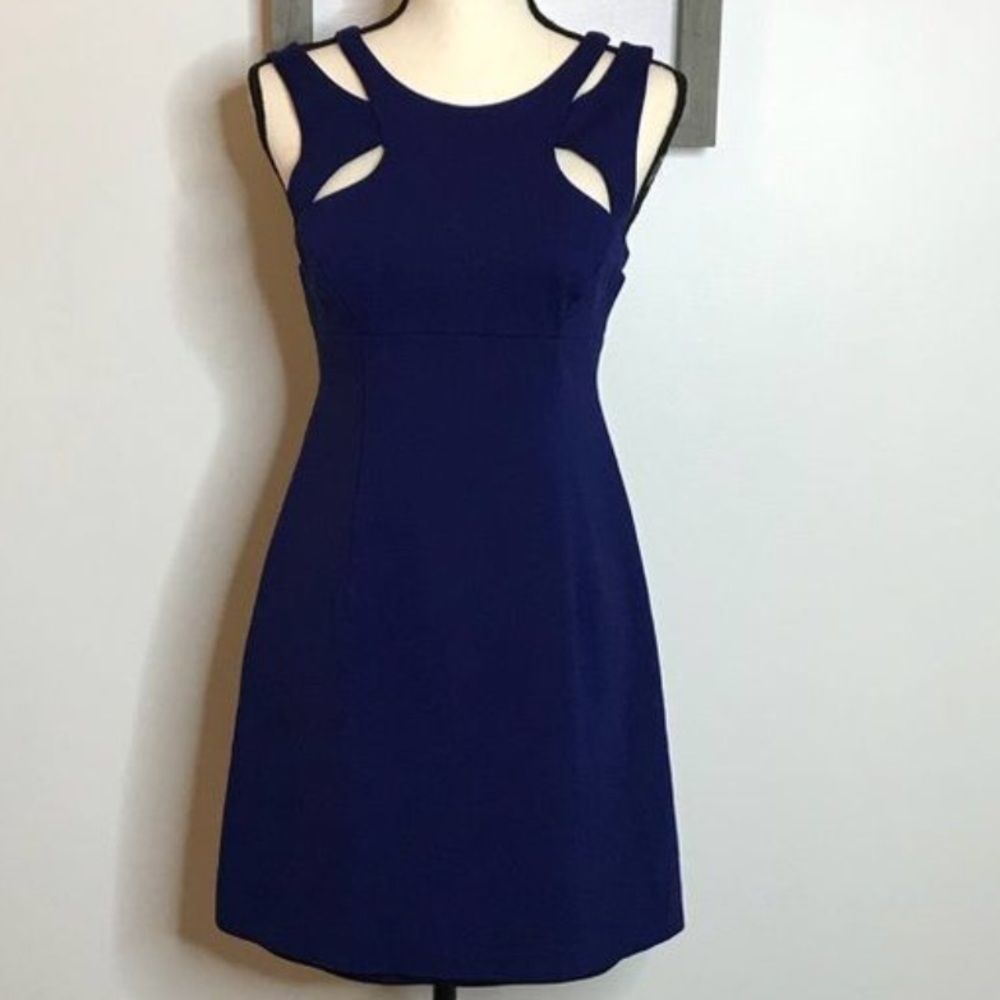 BETSY JOHNSON • SIZE: 6 • BLUE LINED MINI DRESS WITH FRONT & BACK CUTOUTS